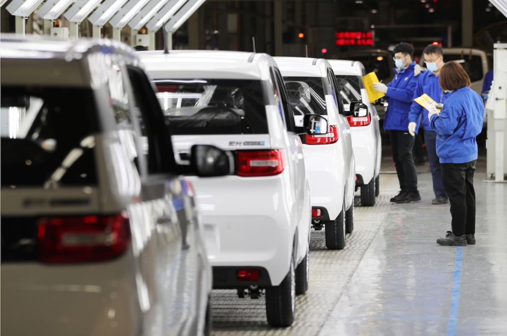 China anuncia un paquete de medidas para revitalizar su industria automotriz