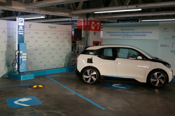 Autos eléctricos pisarán el acelerador en 2023: Coface