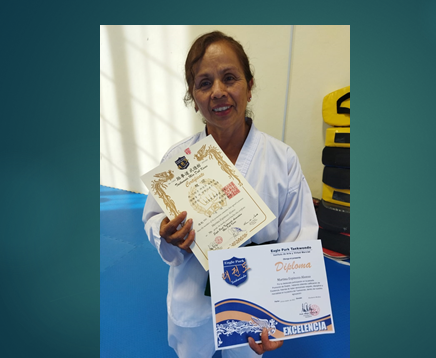 A casi 60 años de edad se convirtió en la taekwondoina de Nápoles y una pintora de Silao