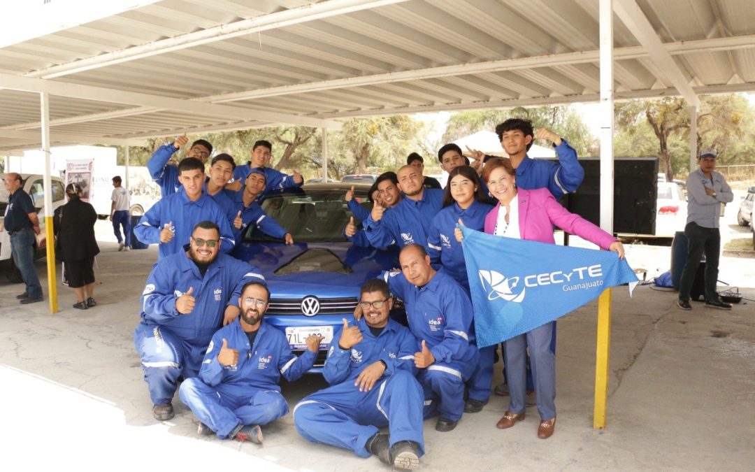 Presenta CECyTE Guanajuato auto eléctrico “Electromov”, reconvertido por estudiantes y docentes