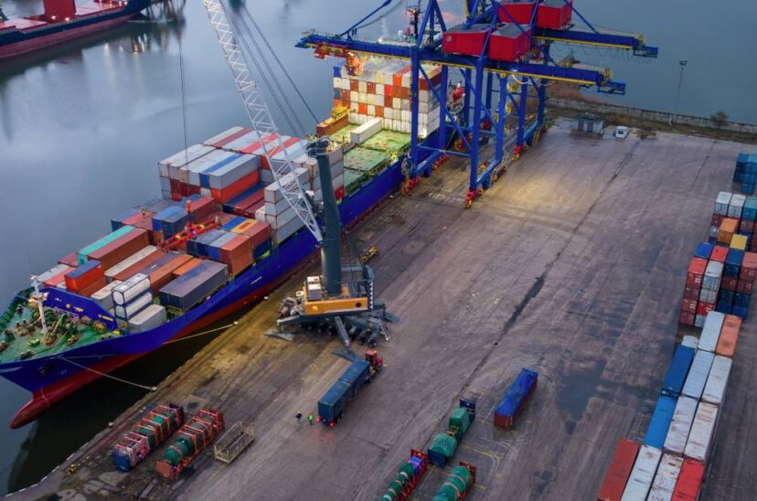 Casa Blanca invierte 653 mdd en puertos para fortalecer las cadenas de suministro
