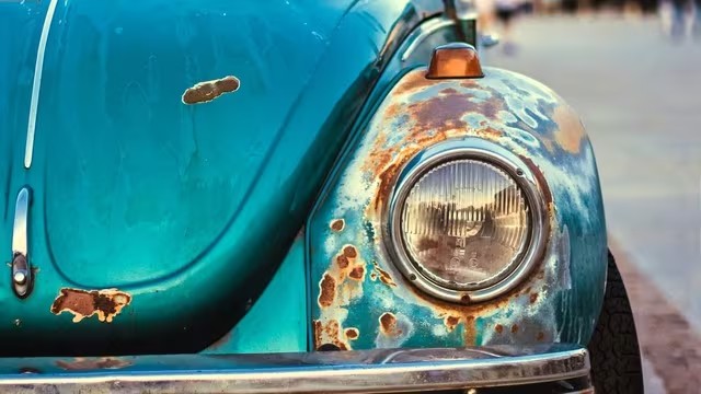 Autos eléctricos: ¿La Unión Europea busca prohibir la reparación de autos viejos?