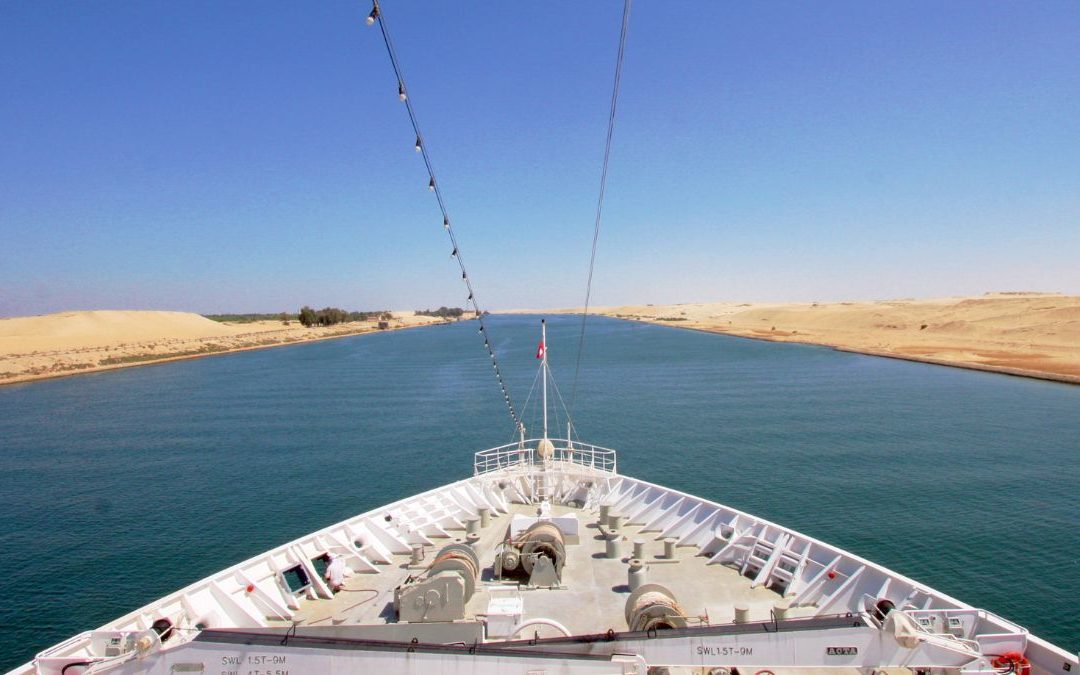 Logística: Interrupciones en Canal de Panamá y de Suez presionan cadenas de suministro en 2024