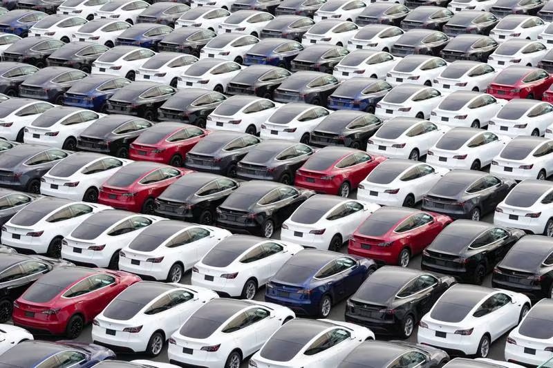 Tesla ofrece descuentos luego de fabricar 46 mil autos más de los que entregó en los primeros meses de 2024.