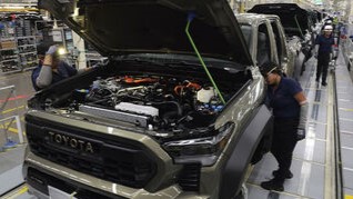 Comienza producción del primer vehículo híbrido eléctrico de Toyota hecho en México, la Tacoma HEV 2024