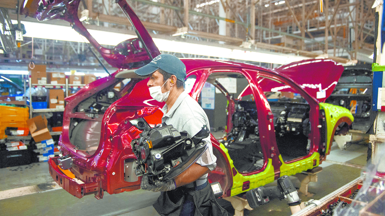 Ensamble automotor en México subió en el 2024, en medio de caída global