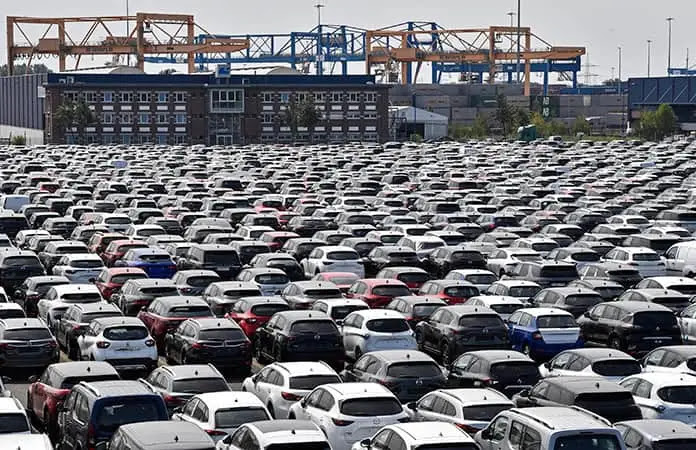 Buscan más destinos para autos mexicanos