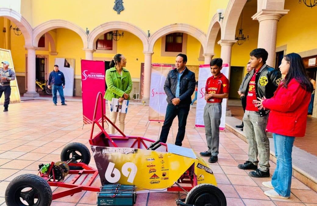 Jóvenes de Salvatierra desarrollan go-kart eléctrico y triunfan en certamen de innovación