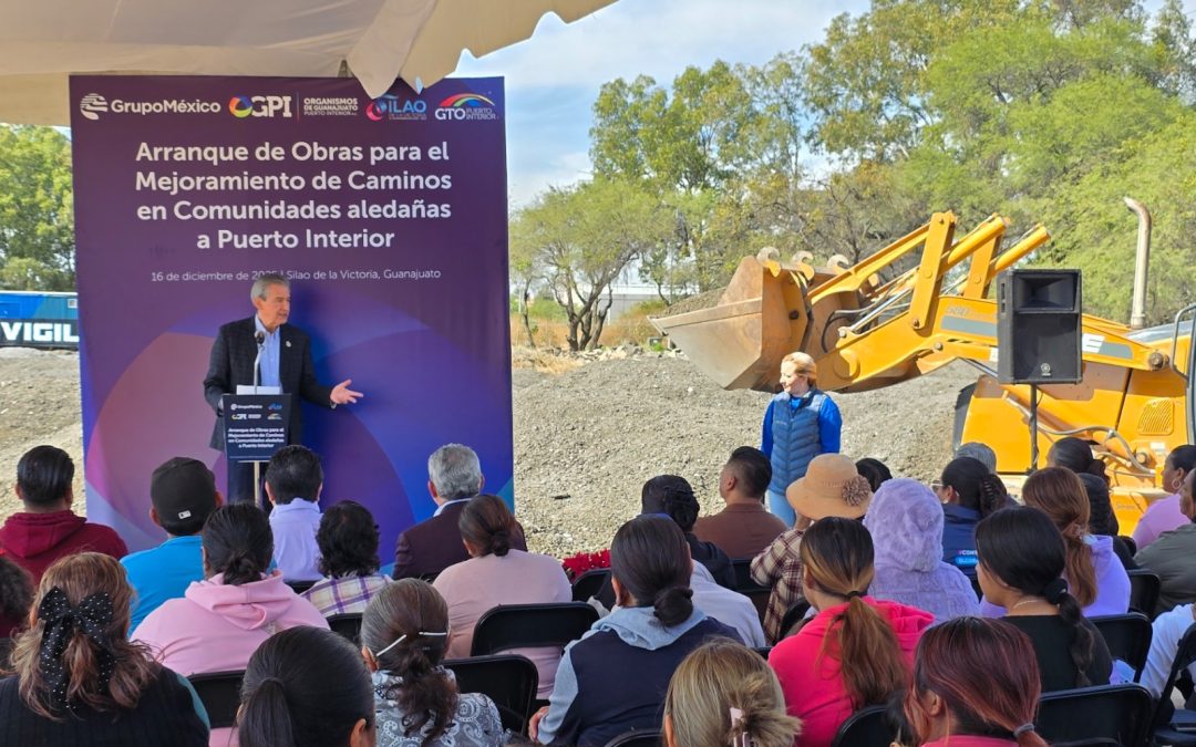 Mejoran caminos en Puerto Interior y 8 comunidades
