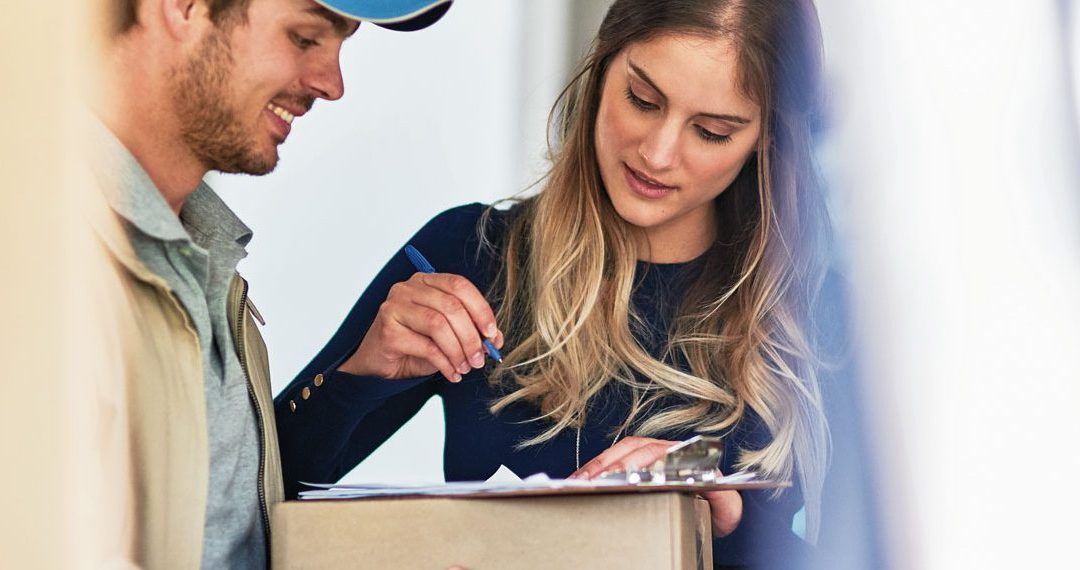 CUANDO UN PAQUETE LLEGA A LA PUERTA: LA ESTRATEGIA QUE BUSCA REORDENAR LA DISTRIBUCIÓN URBANA Y RECONCILIARSE CON LA CIUDAD