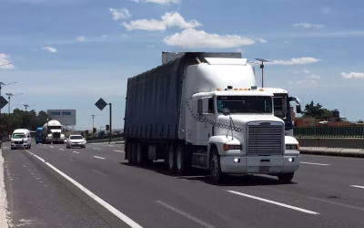 Industria automotriz respalda plan de Claudia Sheinbaum; impulsará renovación de flota de vehículos pesados en México