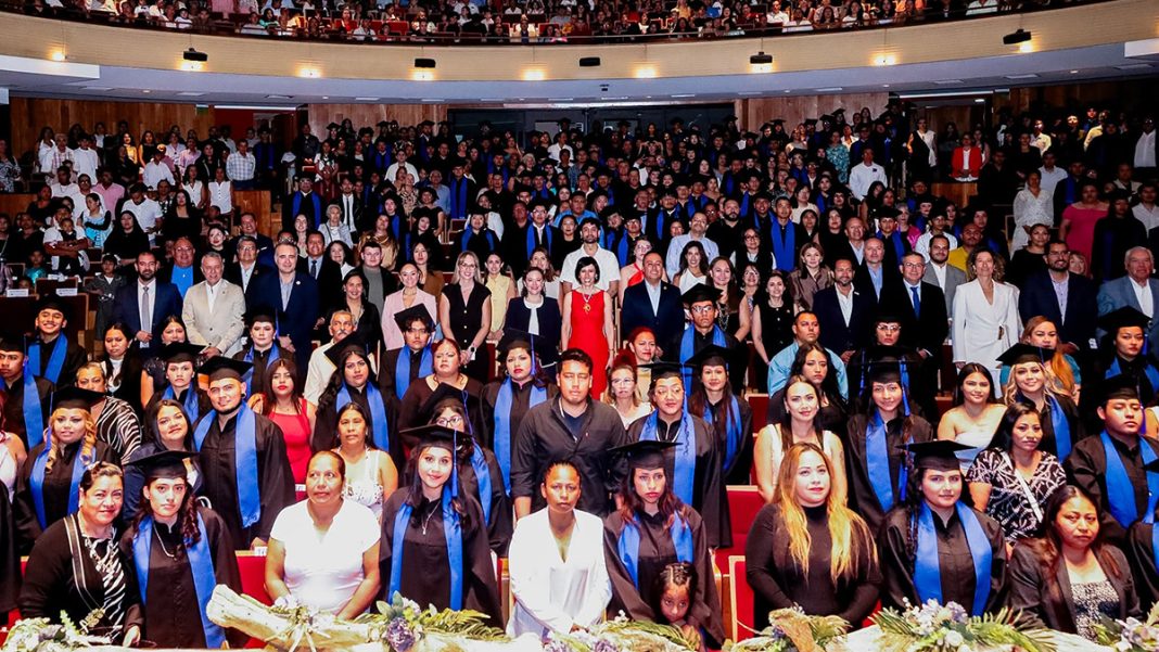 Terminan bachillerato y aprenden un oficio