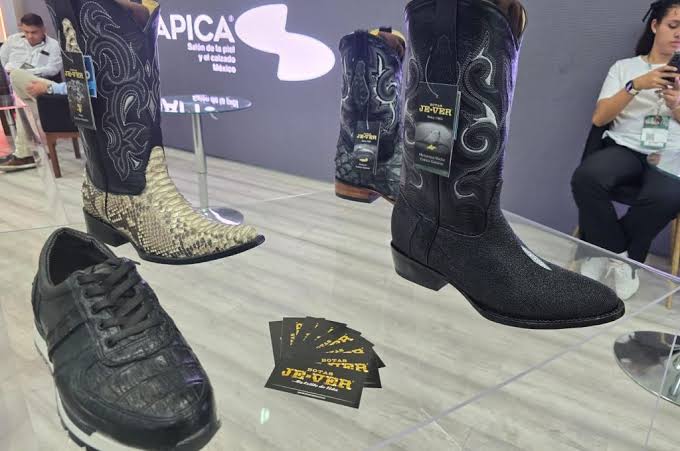 Botas, ...
